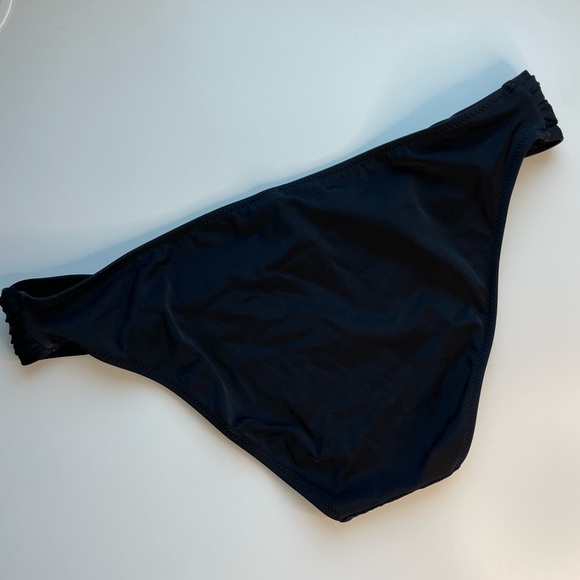 Victoria’s Secret Swimsuit Bottoms🌟 - Picture 3 of 6